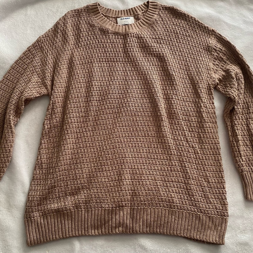 Old navy women’s tunic sweater. Color tan. Size L